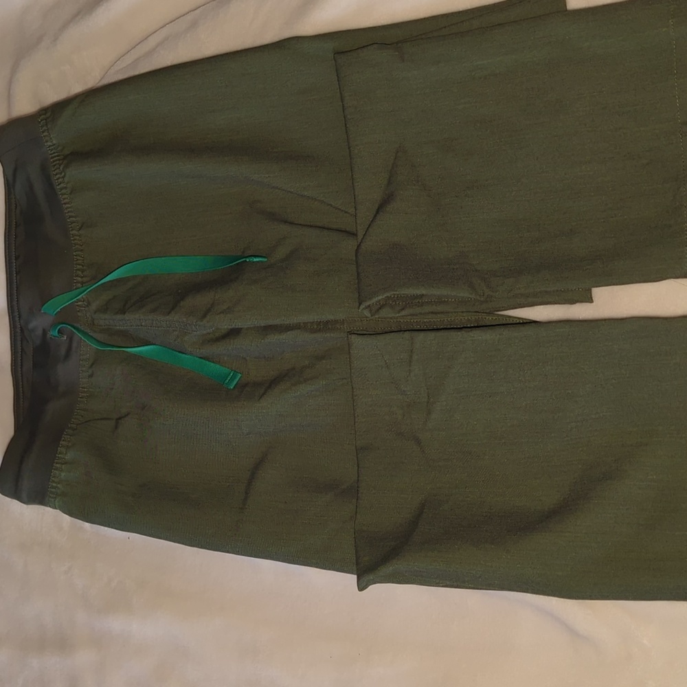 FIGS scrub pants green